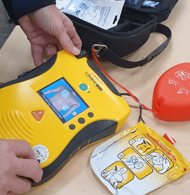 Onderhoud van AED door ANSUL